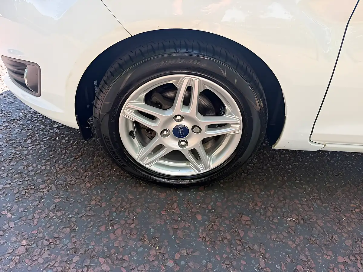 Used 2013 Ford Fiesta Zetec White - Interior and Exterior details 16