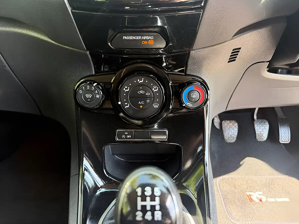 Used 2013 Ford Fiesta Zetec White - Interior and Exterior details 17