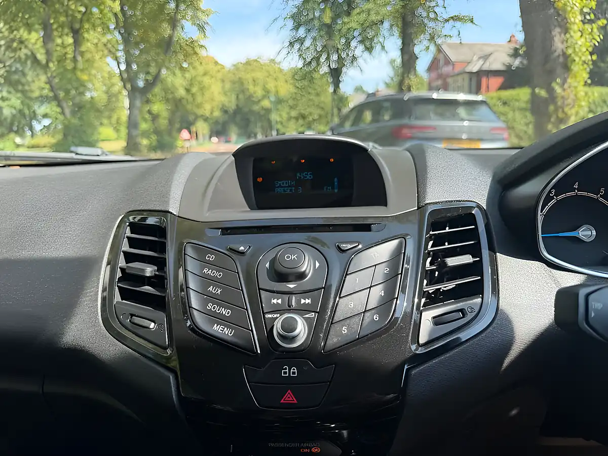 Used 2013 Ford Fiesta Zetec White - Interior and Exterior details 19