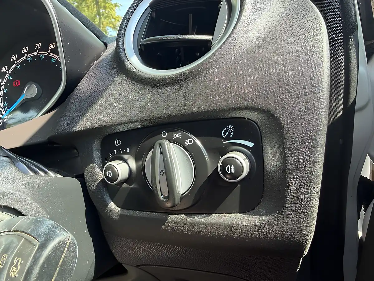 Used 2013 Ford Fiesta Zetec White - Interior and Exterior details 20
