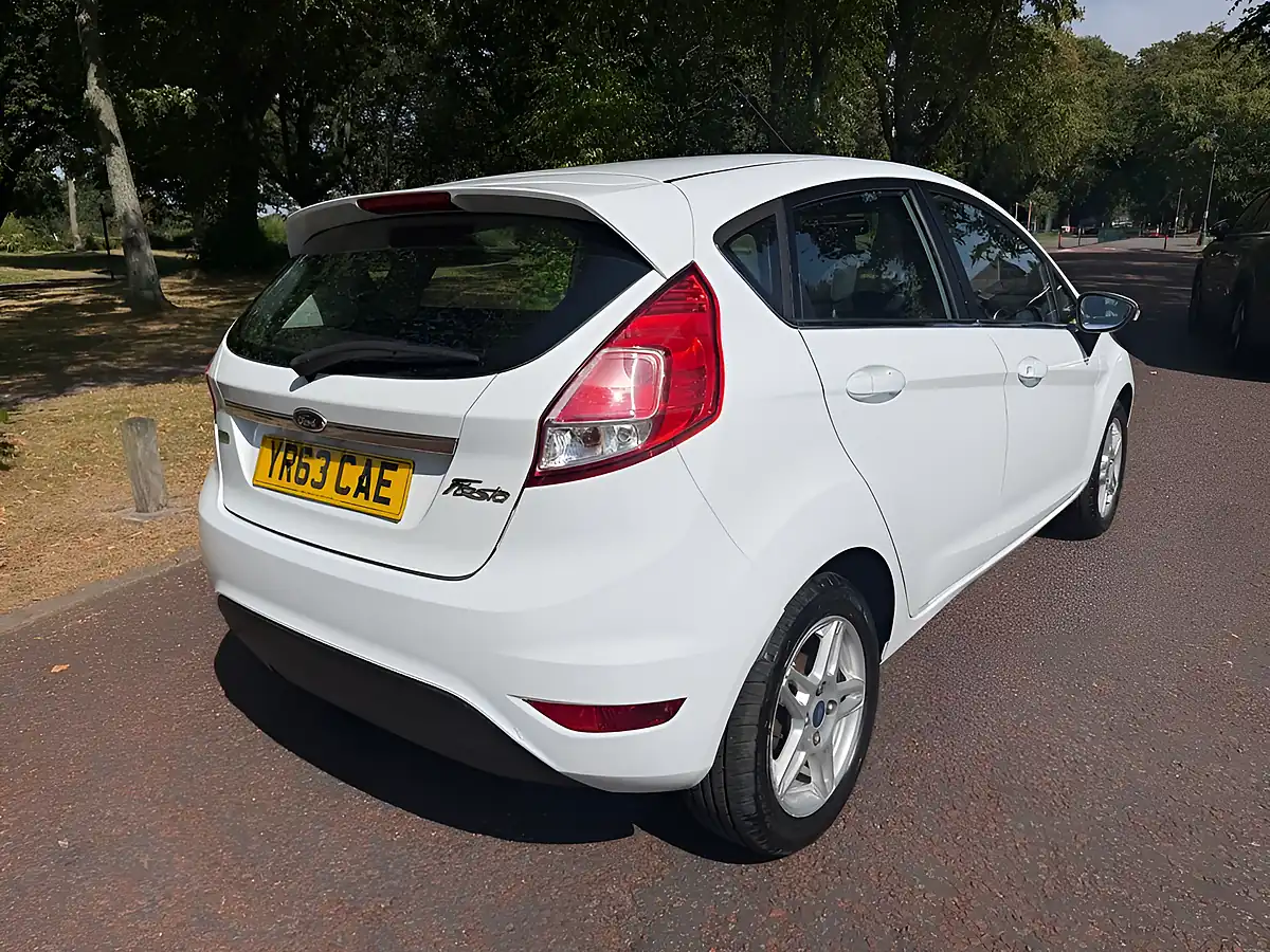 Used 2013 Ford Fiesta Zetec White - Interior and Exterior details 3