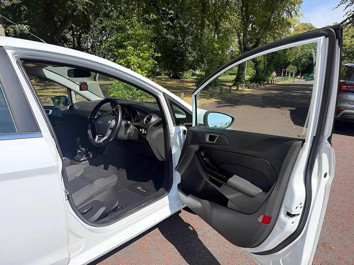 Used 2013 Ford Fiesta Zetec White - Interior and Exterior details 9
