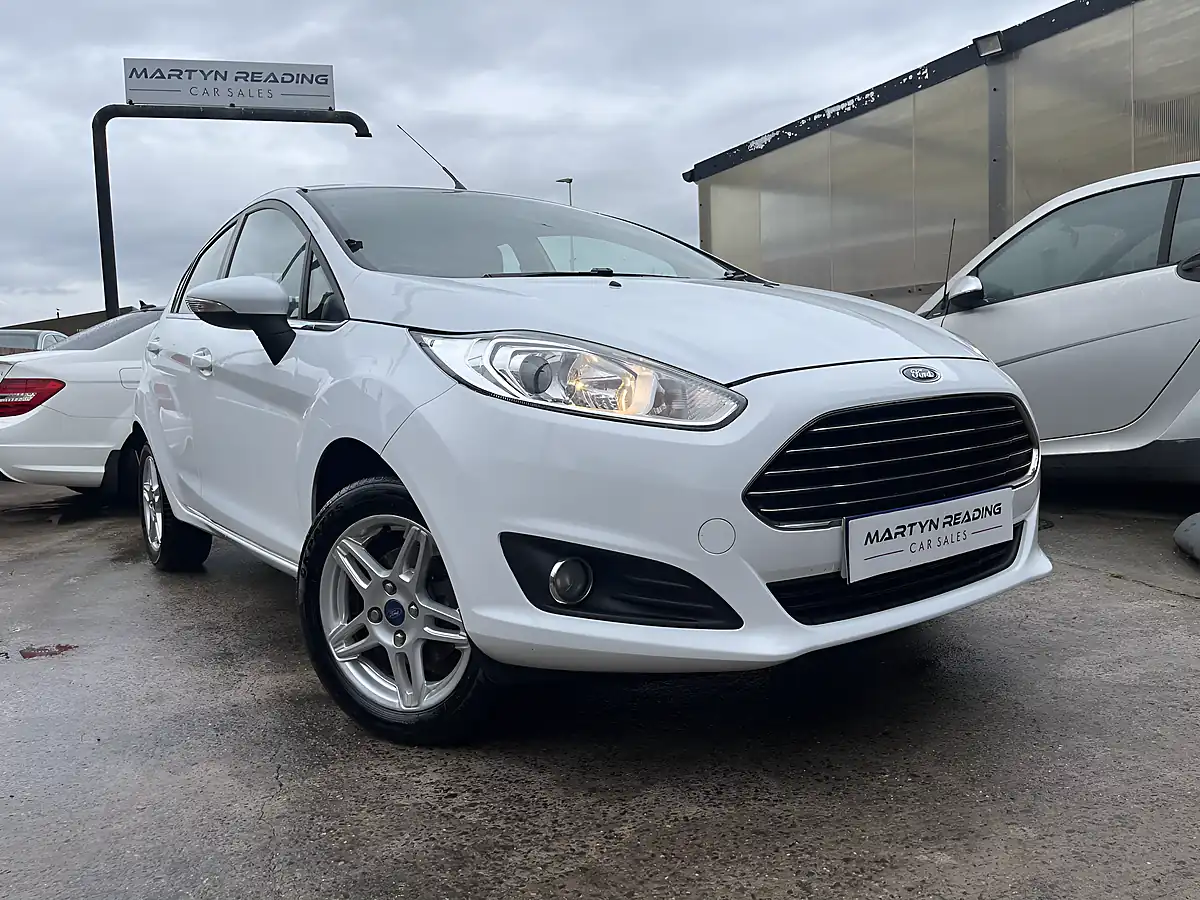 Used 2013 Ford Fiesta Zetec White - Front View