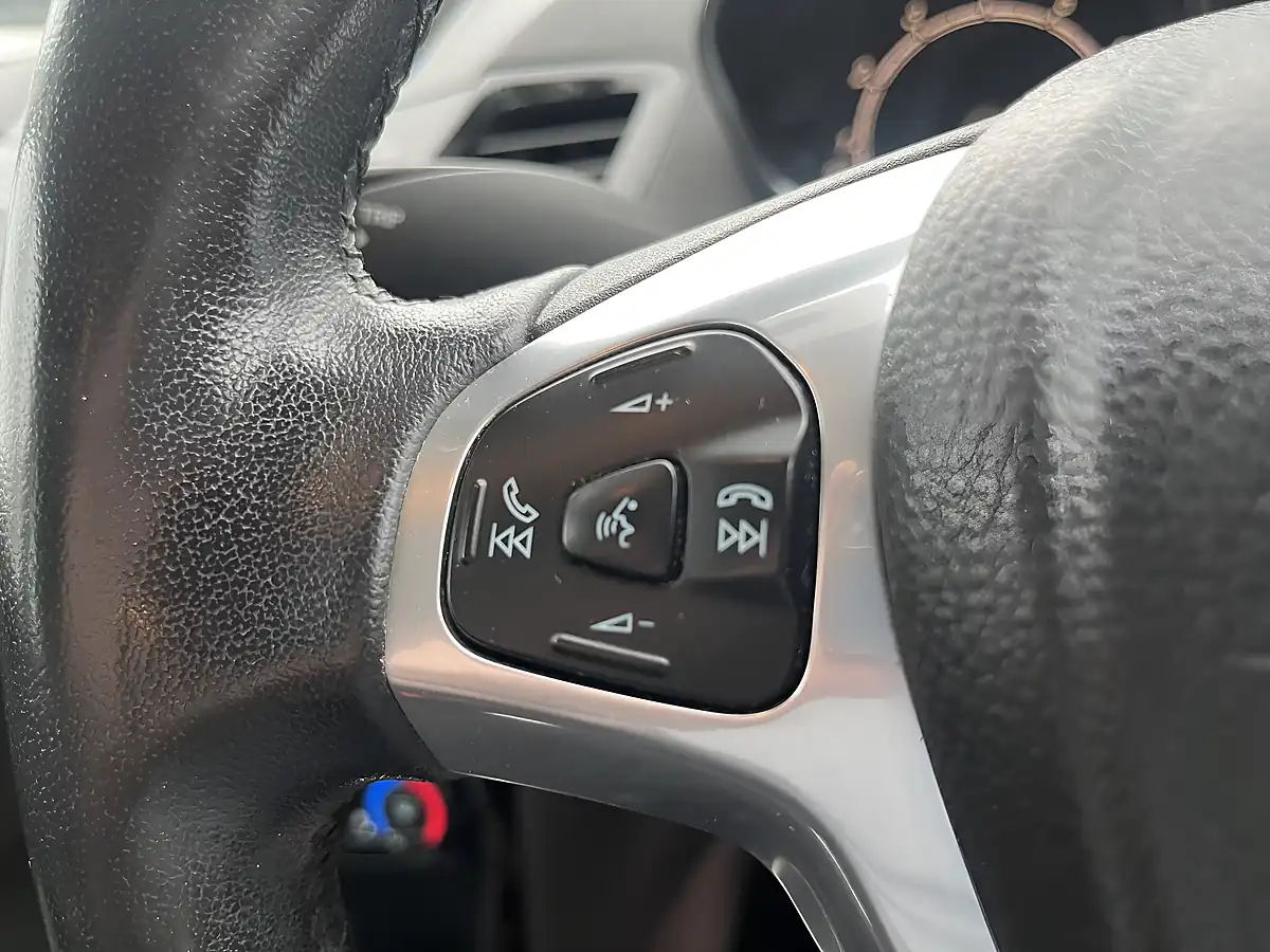 Used 2013 Ford Fiesta Zetec White - Interior and Exterior details 12