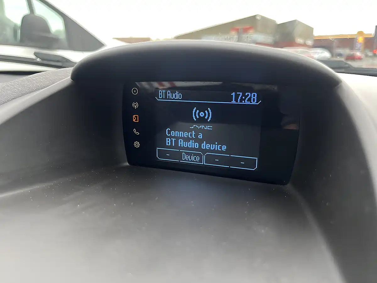 Used 2013 Ford Fiesta Zetec White - Interior and Exterior details 14