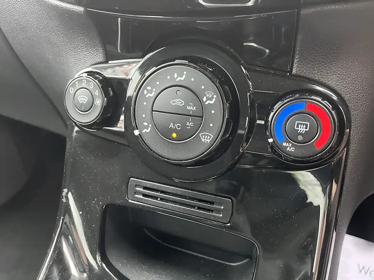Used 2013 Ford Fiesta Zetec White - Interior and Exterior details 15