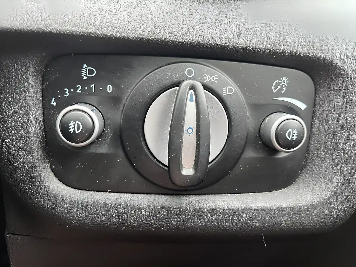 Used 2013 Ford Fiesta Zetec White - Interior and Exterior details 17