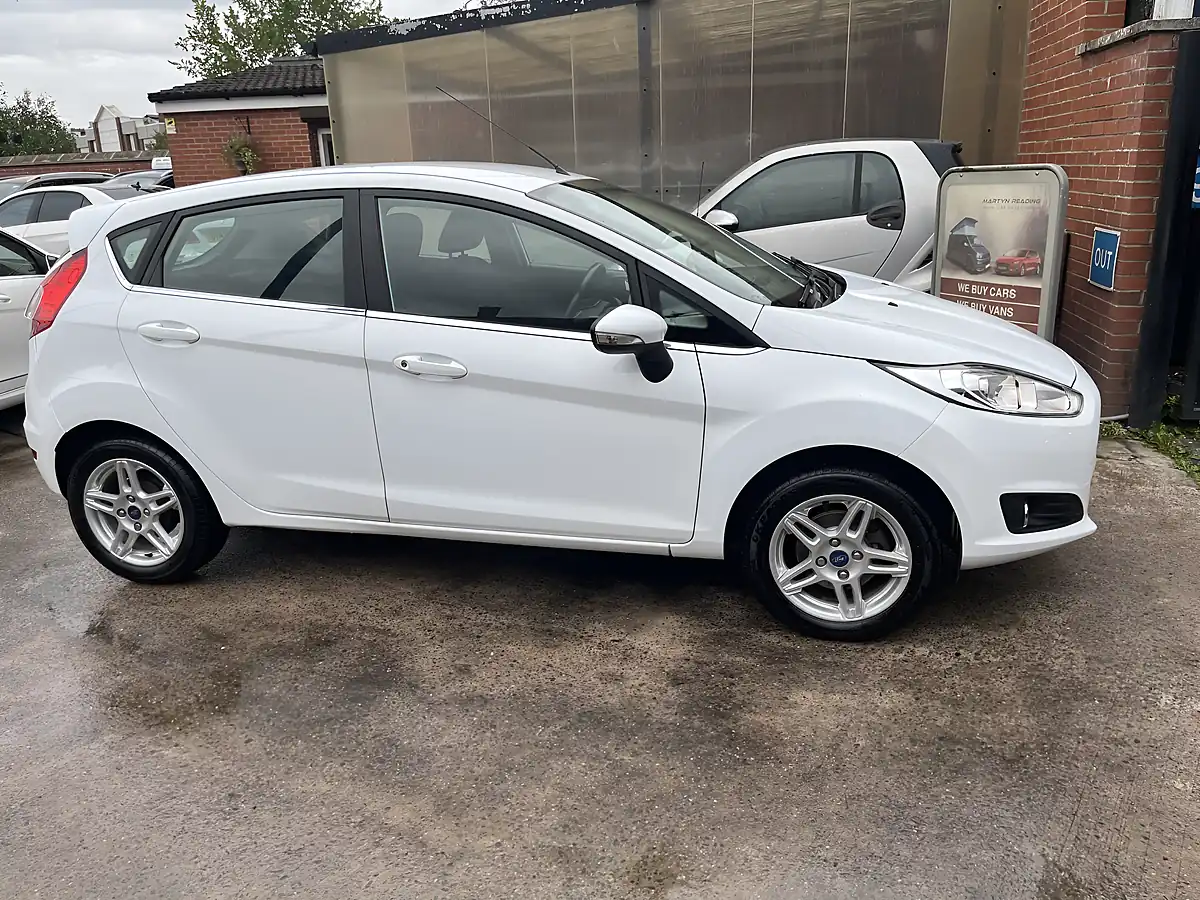 Used 2013 Ford Fiesta Zetec White - Interior and Exterior details 3