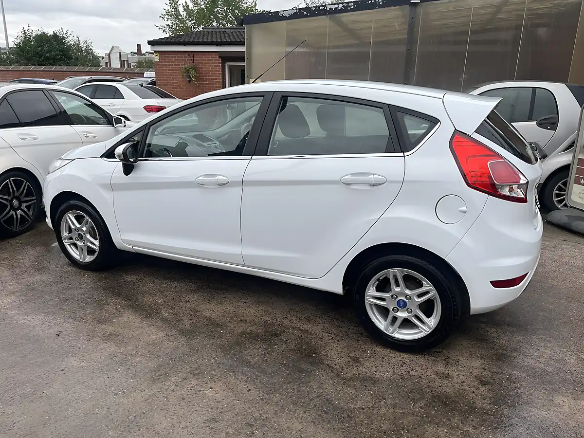 Used 2013 Ford Fiesta Zetec White - Interior and Exterior details 5