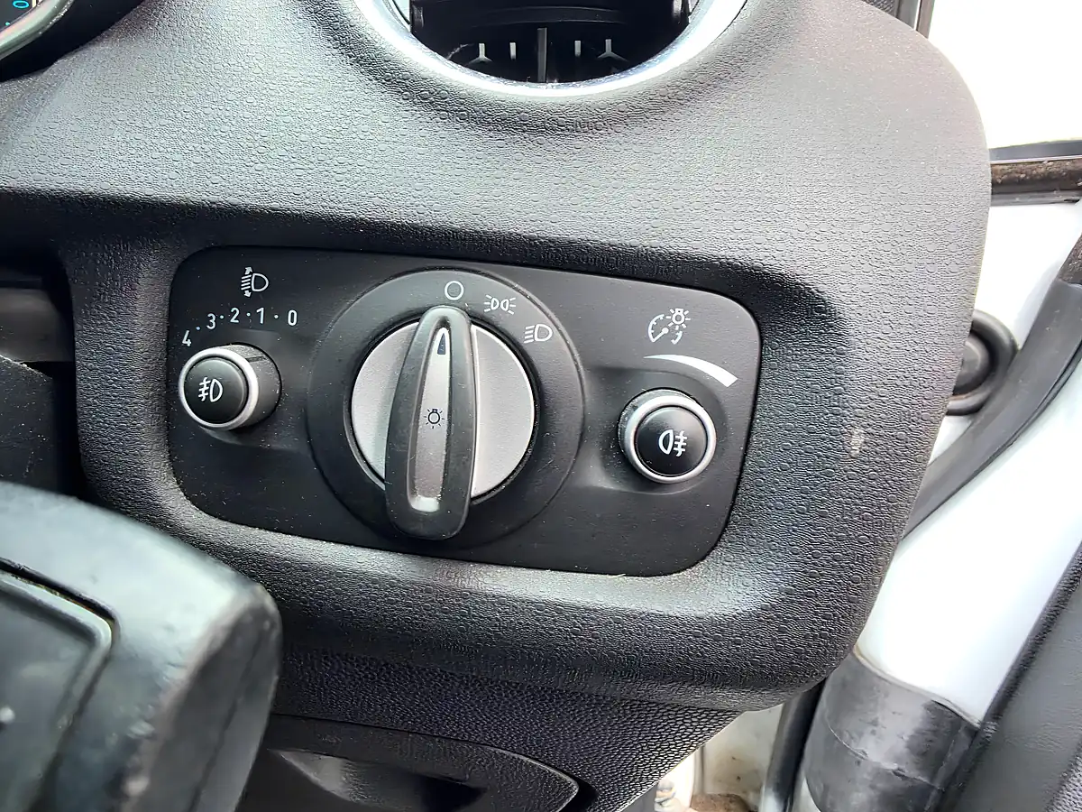 Used 2013 Ford Fiesta Zetec White - Interior and Exterior details 18