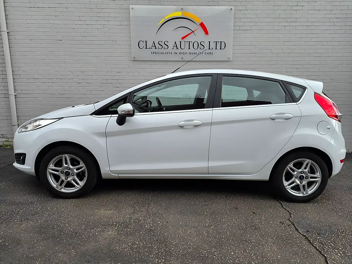 Used 2013 Ford Fiesta Zetec White - Interior and Exterior details 6