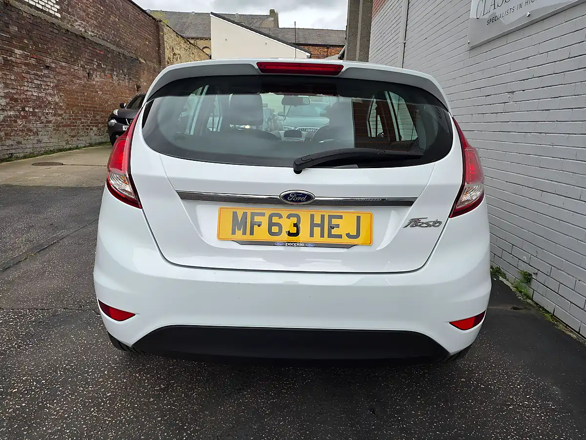 Used 2013 Ford Fiesta Zetec White - Interior and Exterior details 7
