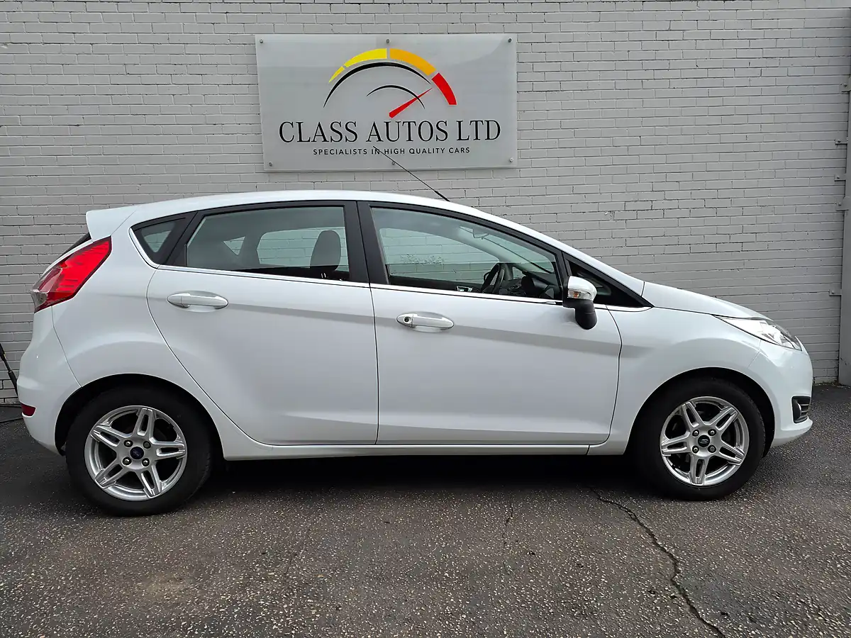 Used 2013 Ford Fiesta Zetec White - Interior and Exterior details 8