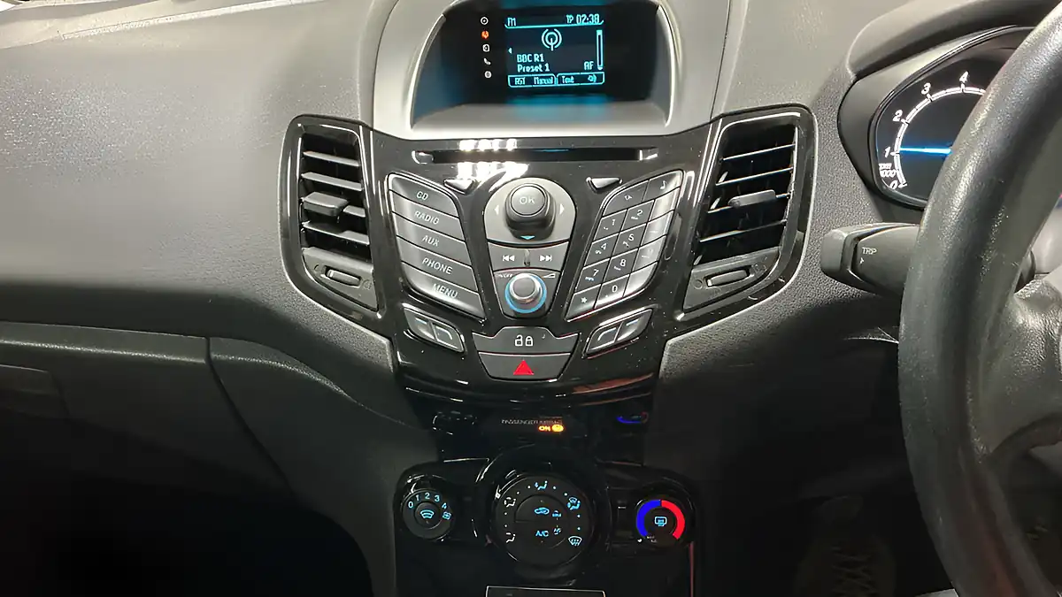 Used 2013 Ford Fiesta Zetec White - Interior and Exterior details 9