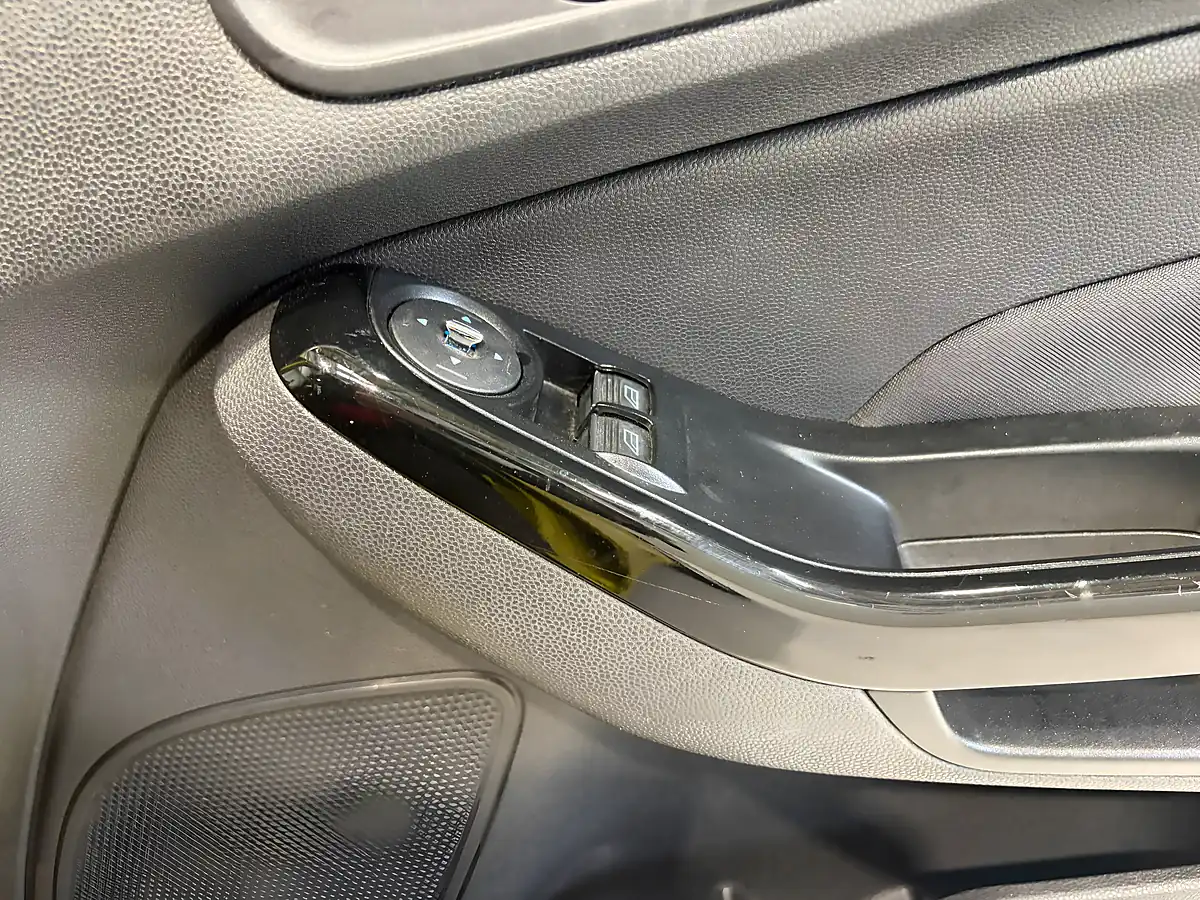 Used 2013 Ford Fiesta Zetec Yellow - Interior and Exterior details 19