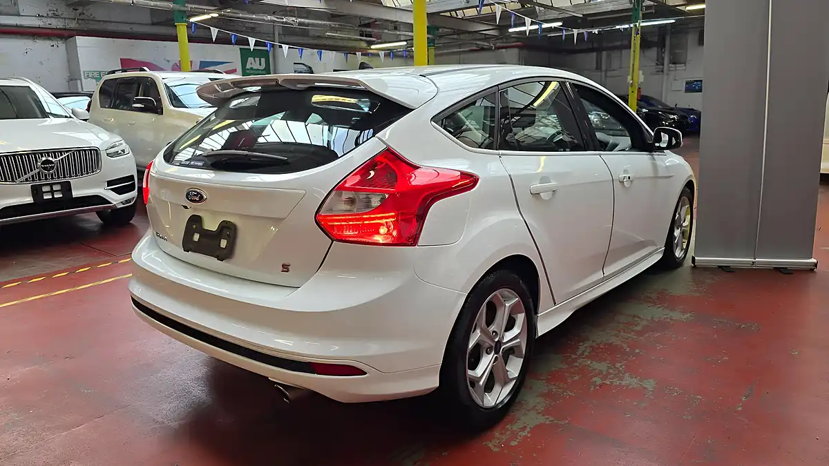 Used 2013 Ford Focus Sports White - Interior and Exterior details 3