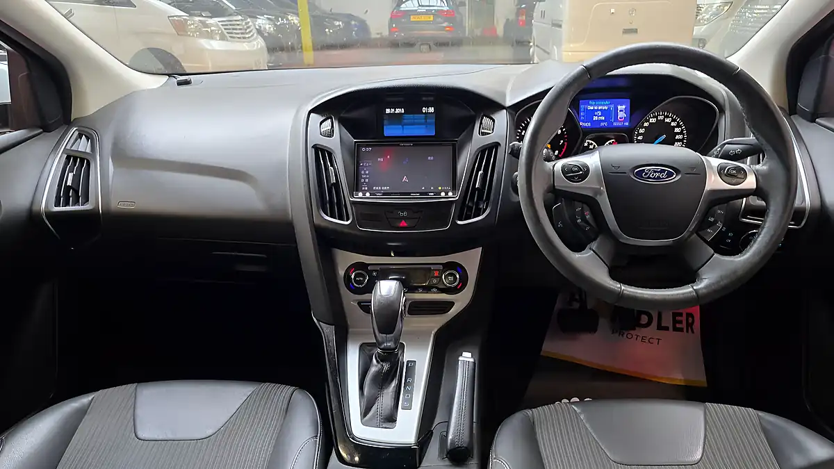 Used 2013 Ford Focus Sports White - Interior and Exterior details 4