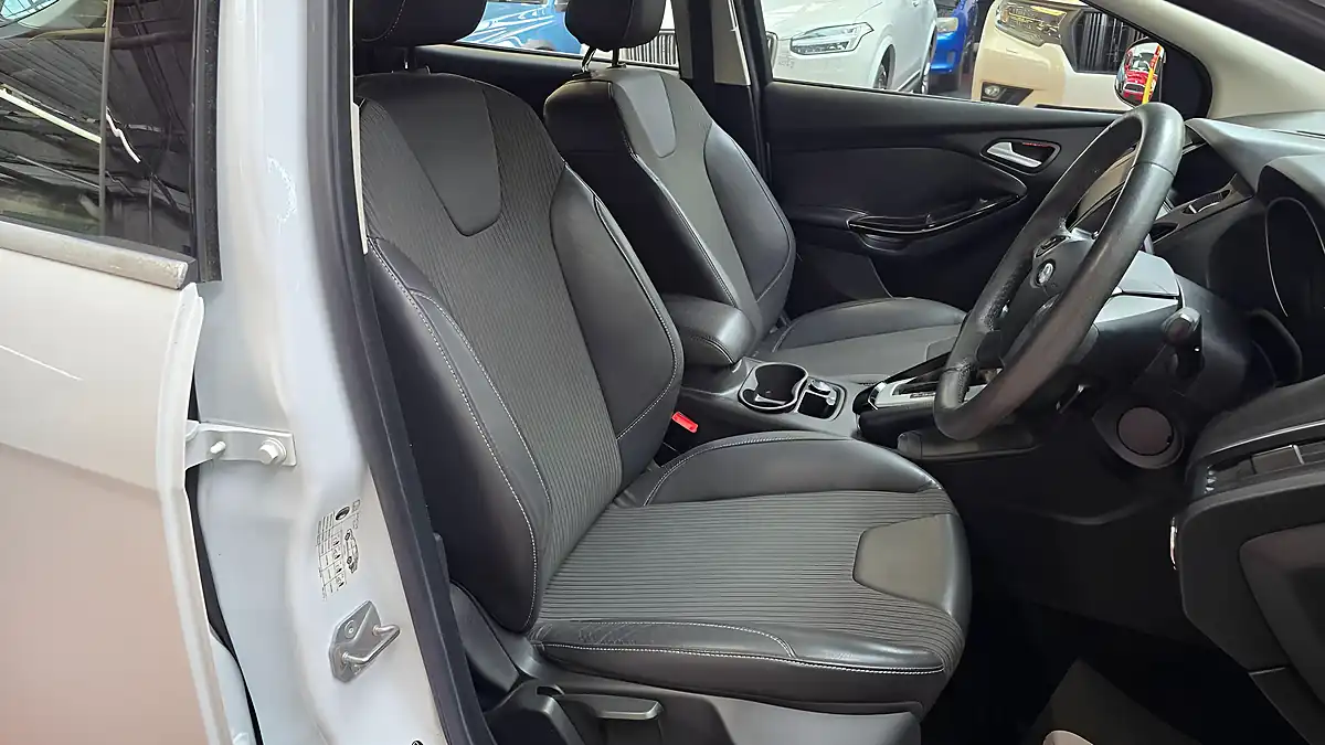 Used 2013 Ford Focus Sports White - Interior and Exterior details 5