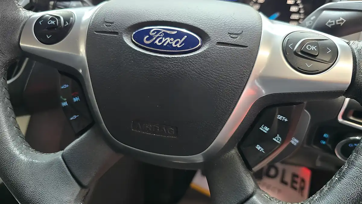 Used 2013 Ford Focus Sports White - Interior and Exterior details 9