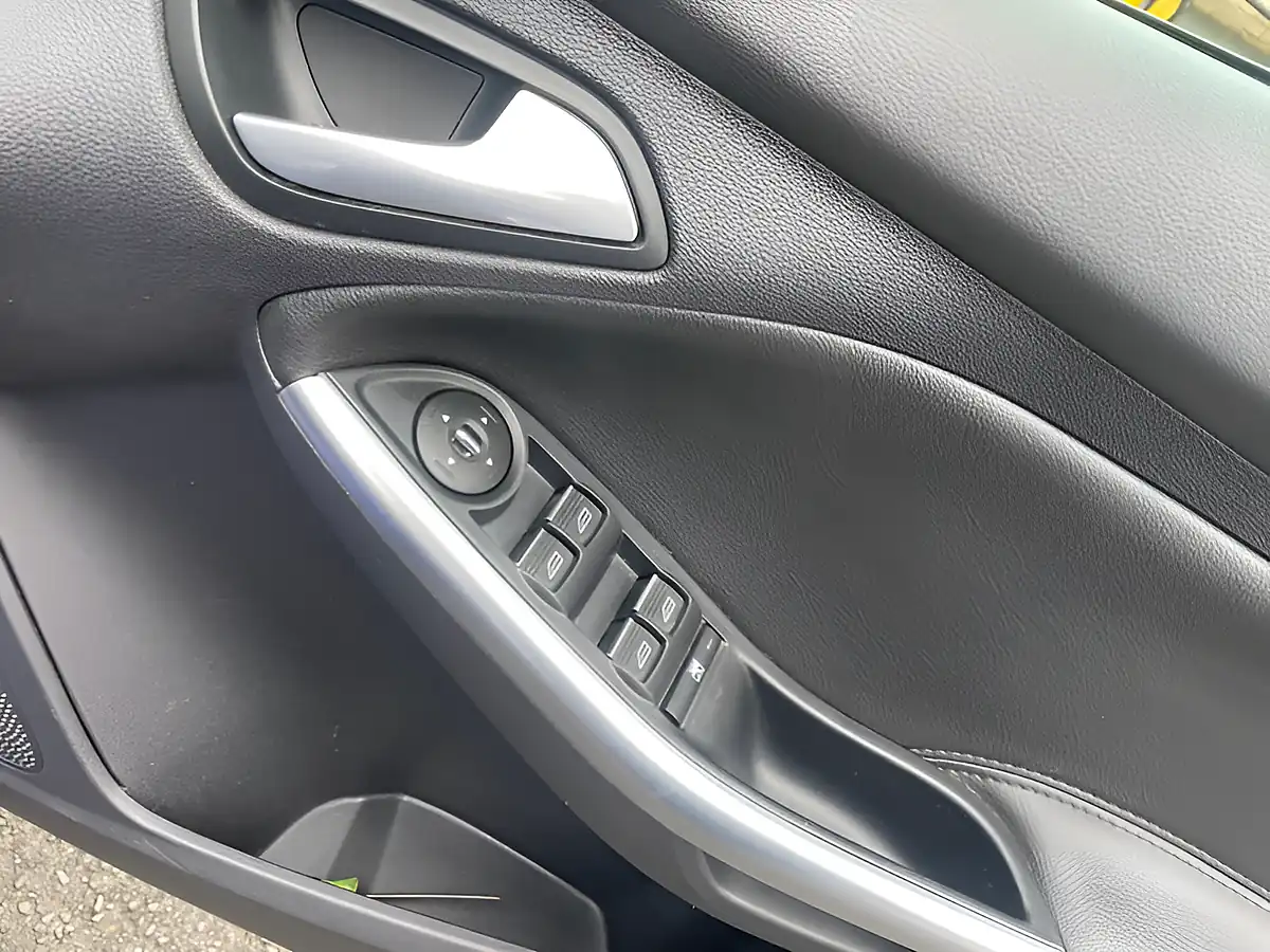 Used 2013 Ford Focus ST-2 Blue - Interior and Exterior details 13