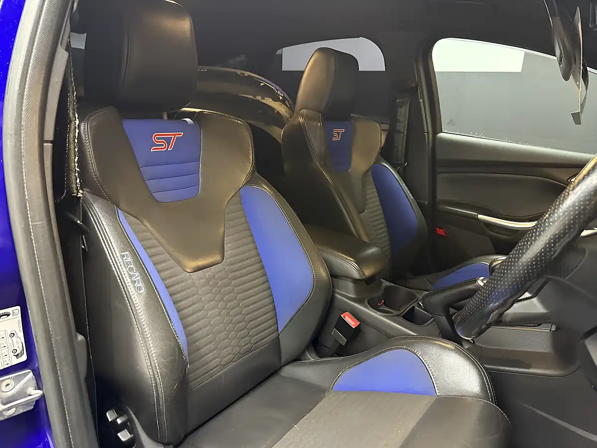 Used 2013 Ford Focus ST-2 Blue - Interior and Exterior details 15