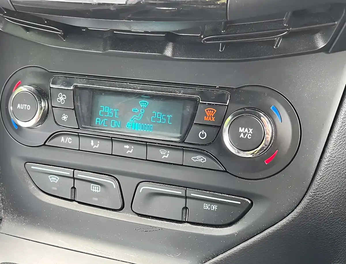 Used 2013 Ford Focus ST-2 Frozen White - Interior and Exterior details 16