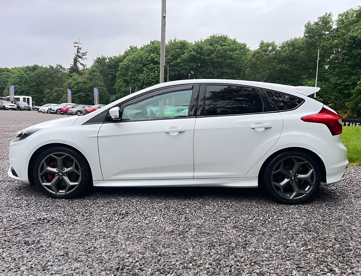 Used 2013 Ford Focus ST-2 Frozen White - Interior and Exterior details 6