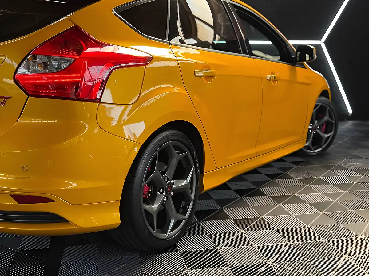 Used 2013 Ford Focus ST-3 Tangerine Scream - Interior and Exterior details 17