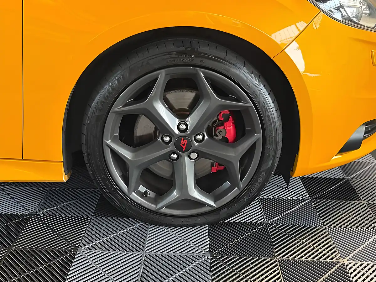 Used 2013 Ford Focus ST-3 Tangerine Scream - Interior and Exterior details 18