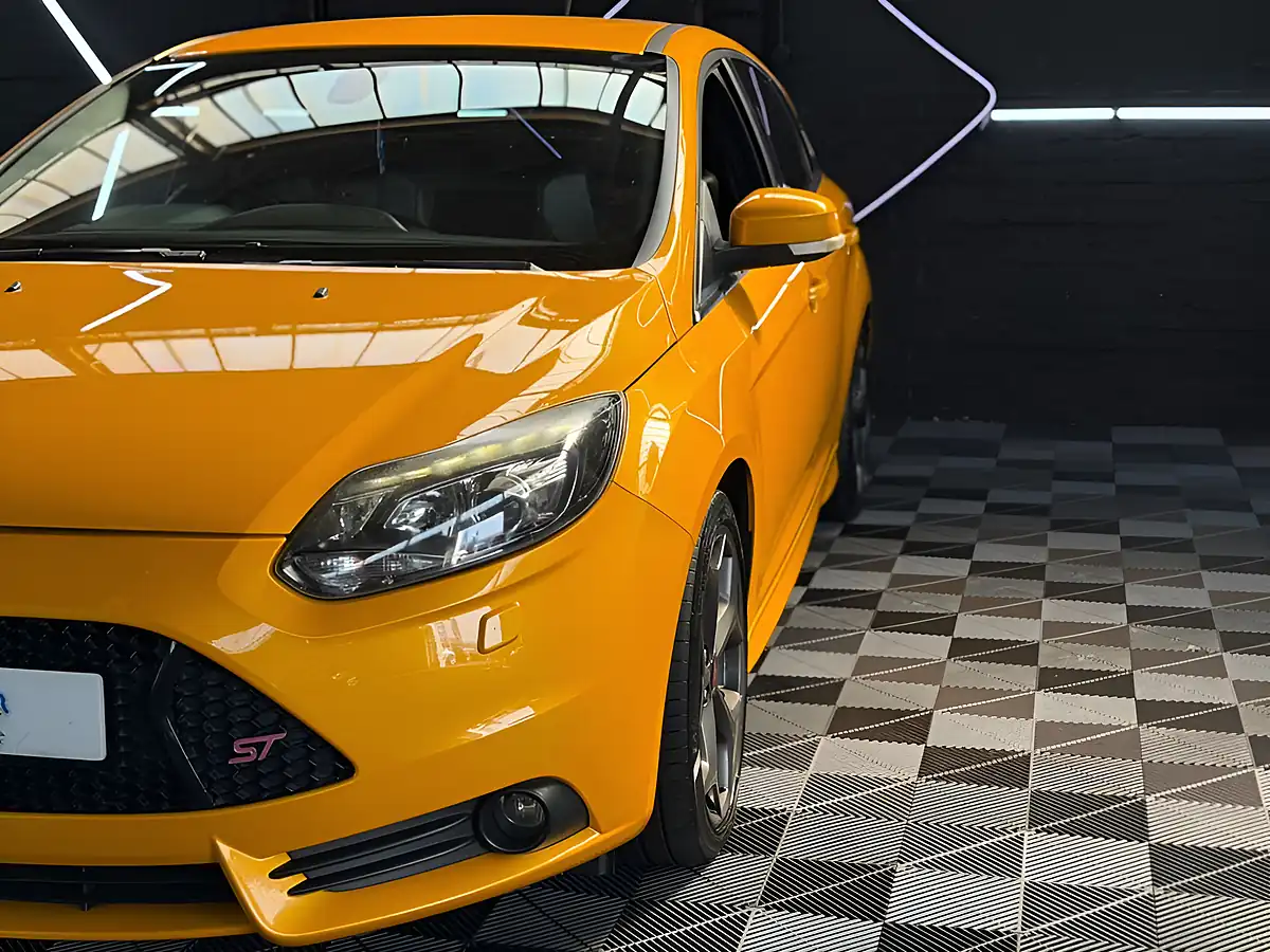 Used 2013 Ford Focus ST-3 Tangerine Scream - Interior and Exterior details 20