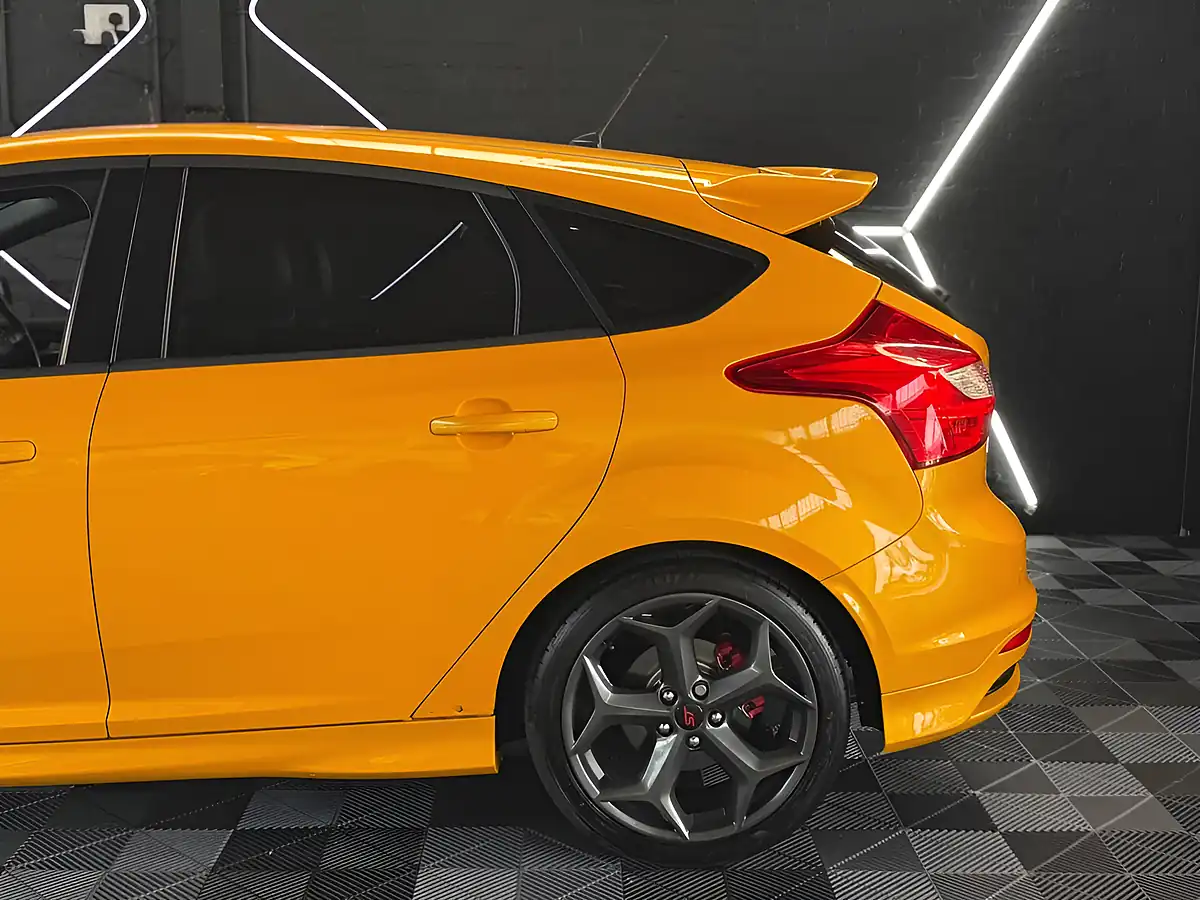 Used 2013 Ford Focus ST-3 Tangerine Scream - Interior and Exterior details 5