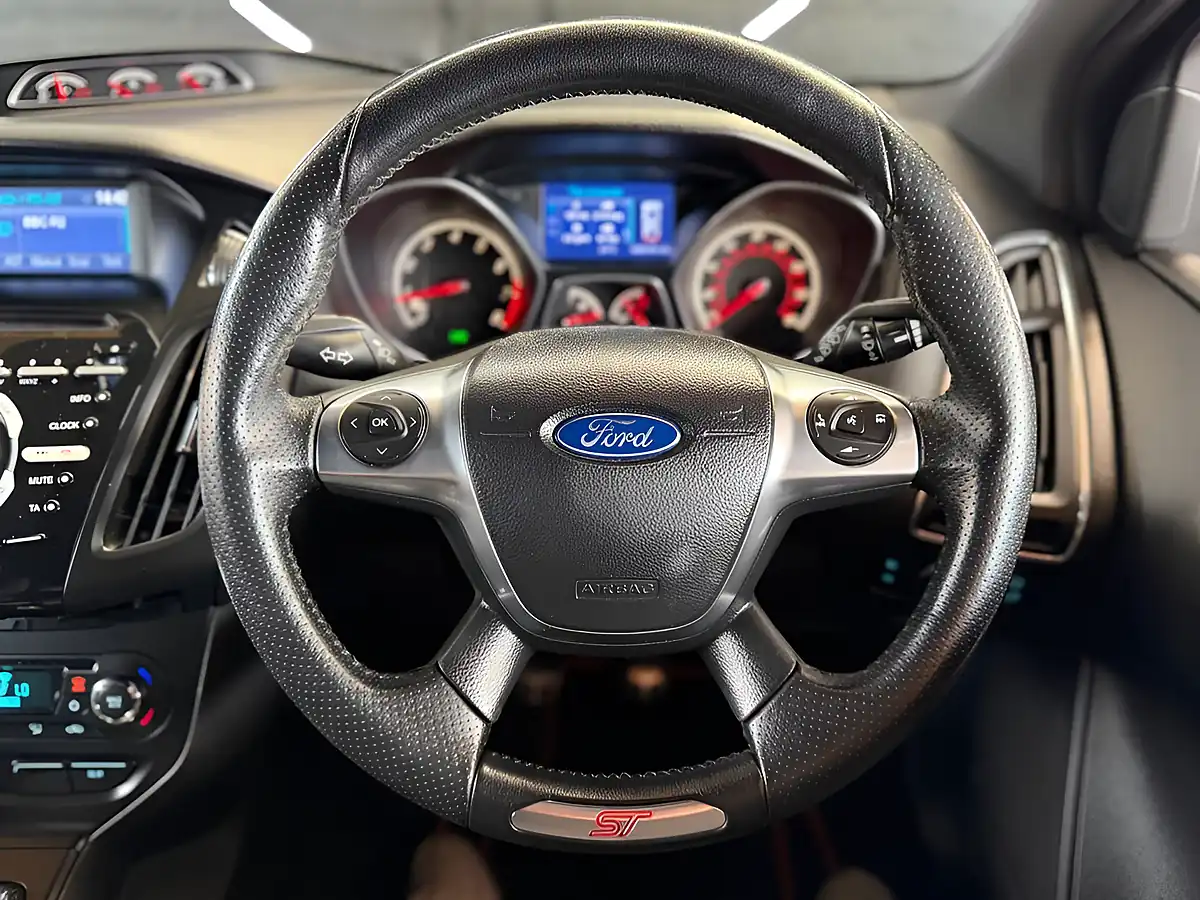 Used 2013 Ford Focus ST-3 Tangerine Scream - Interior and Exterior details 6