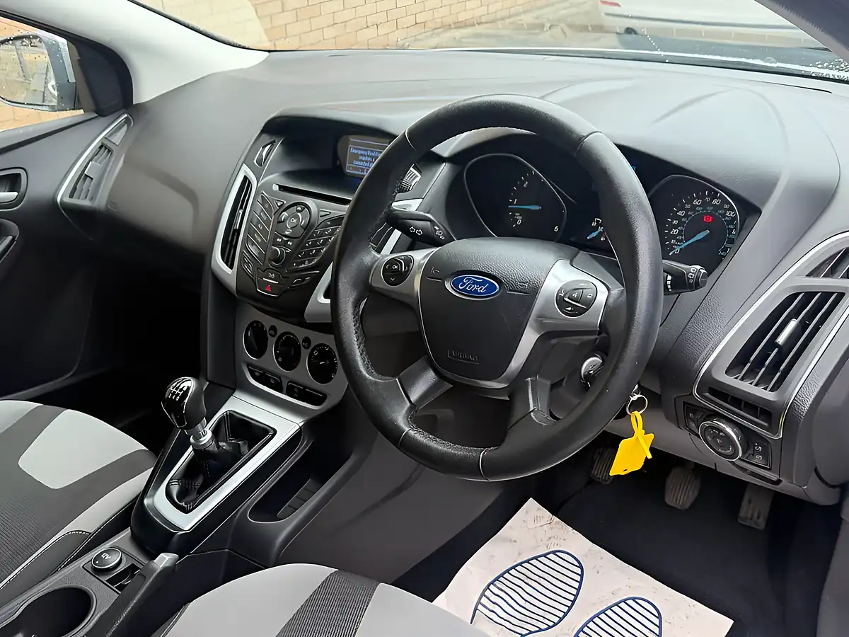 Used 2013 Ford Focus Titanium Silver - Interior and Exterior details 12