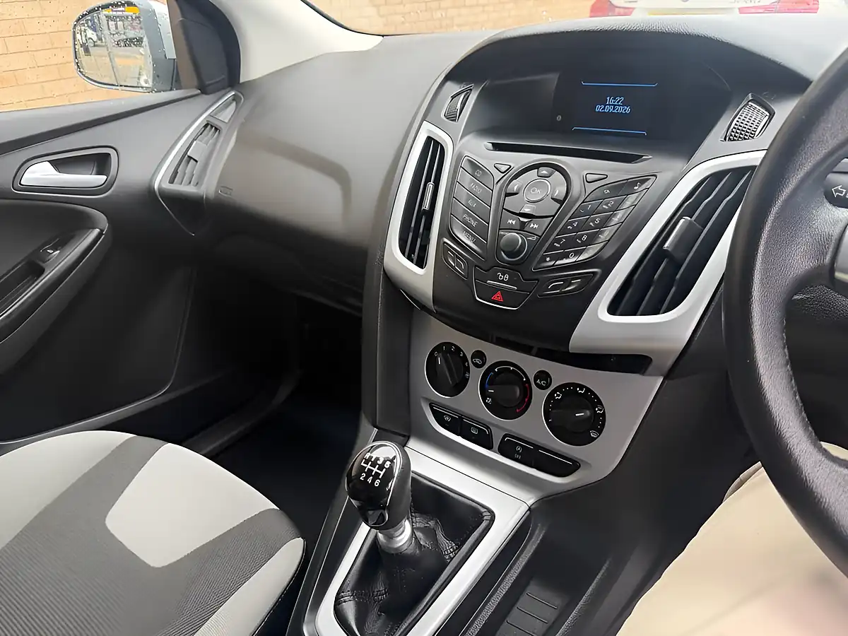 Used 2013 Ford Focus Titanium Silver - Interior and Exterior details 15