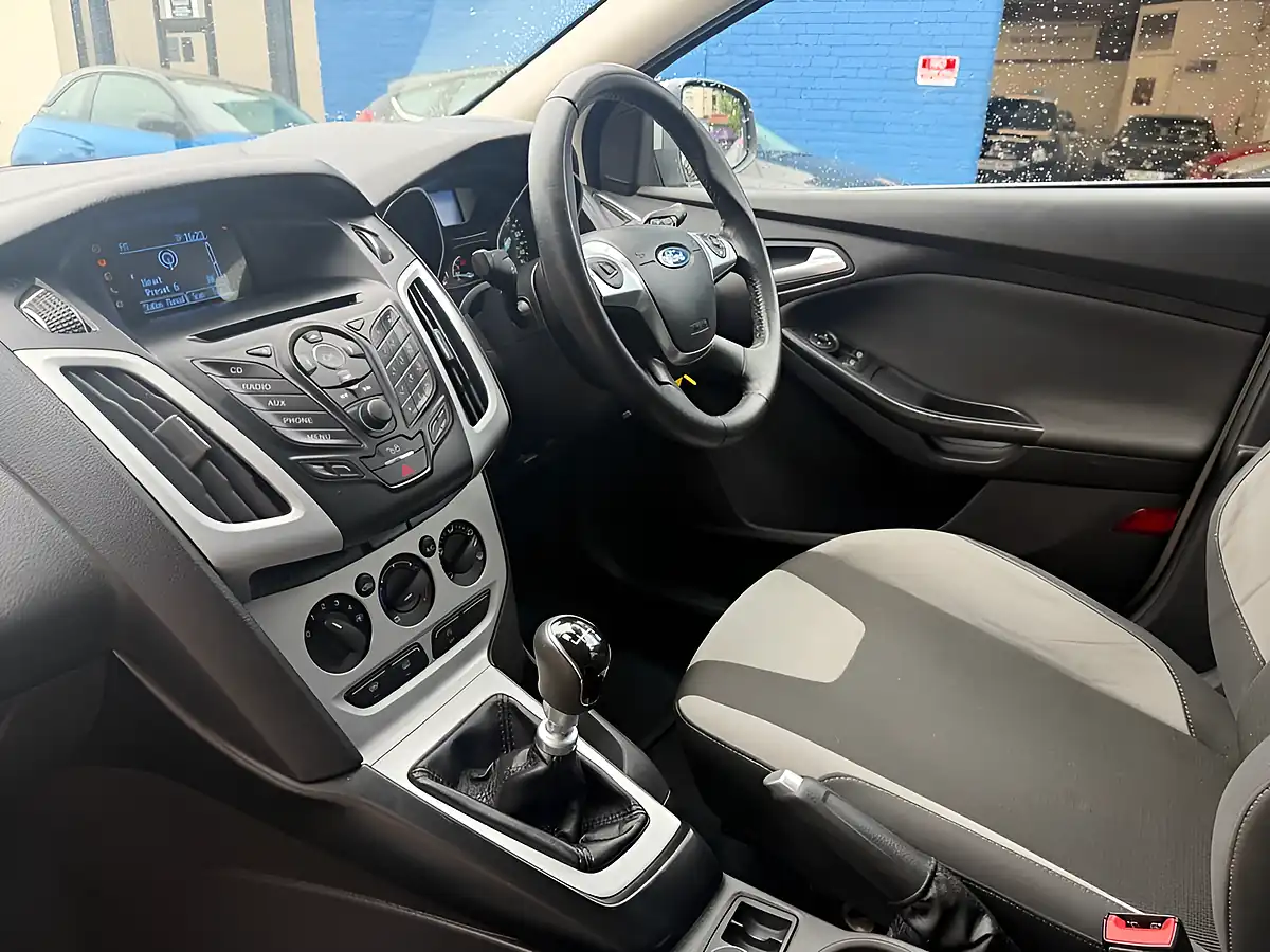 Used 2013 Ford Focus Titanium Silver - Interior and Exterior details 20