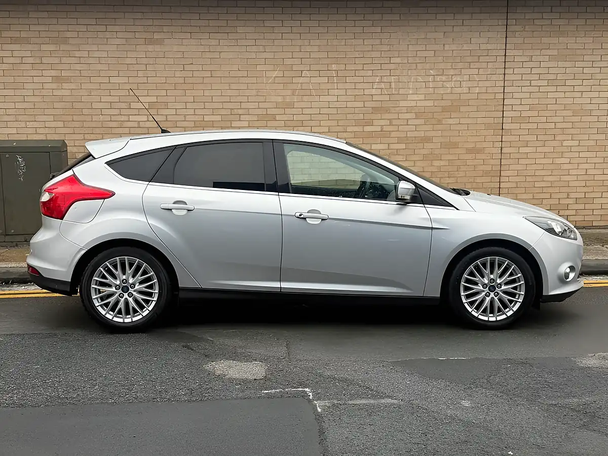 Used 2013 Ford Focus Titanium Silver - Interior and Exterior details 3
