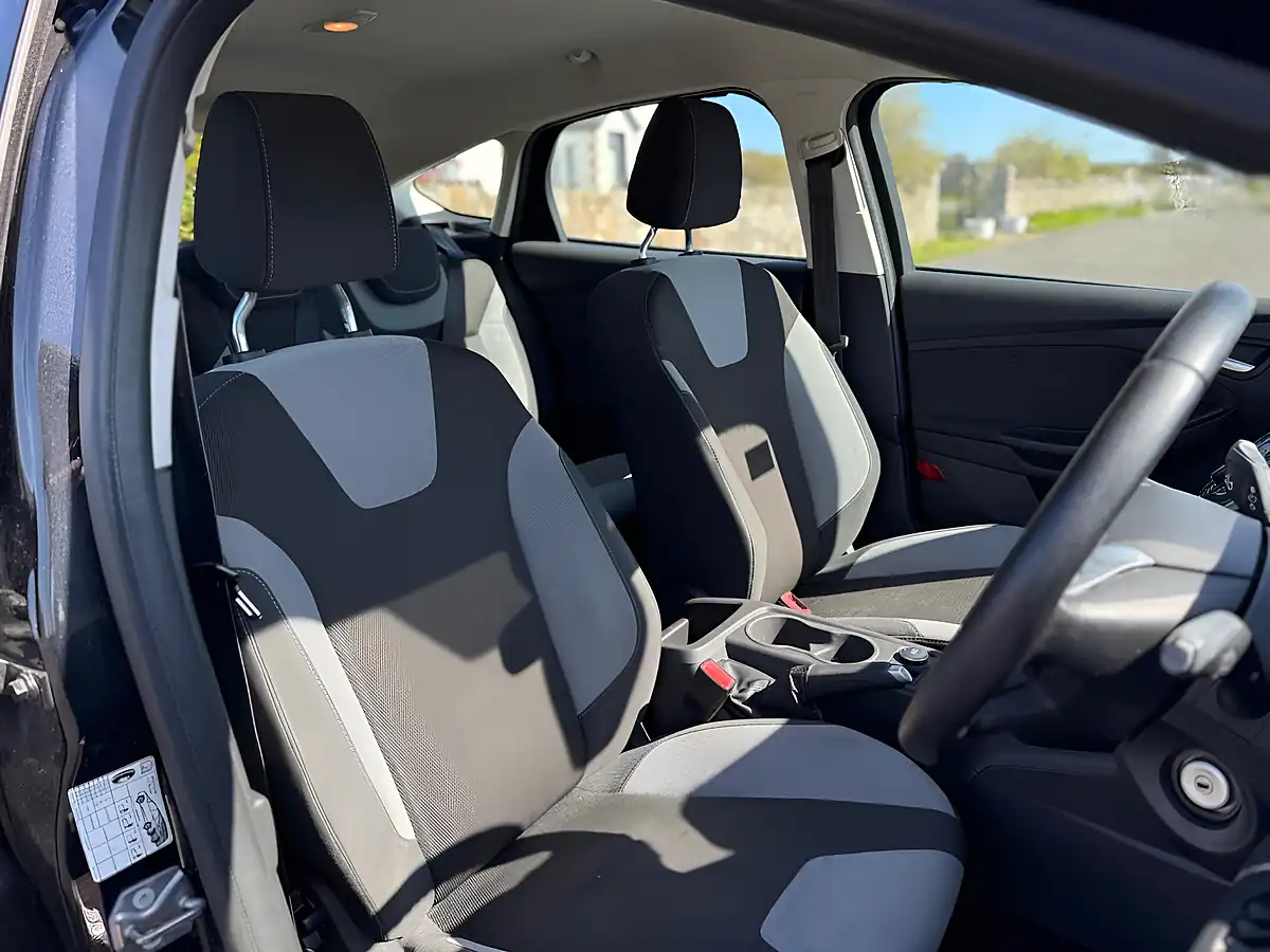 Used 2013 Ford Focus Zetec Black - Interior and Exterior details 12
