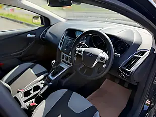 Used 2013 Ford Focus Zetec Black - Interior and Exterior details 13