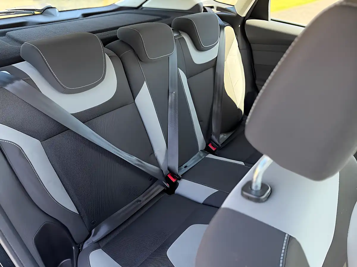 Used 2013 Ford Focus Zetec Black - Interior and Exterior details 16