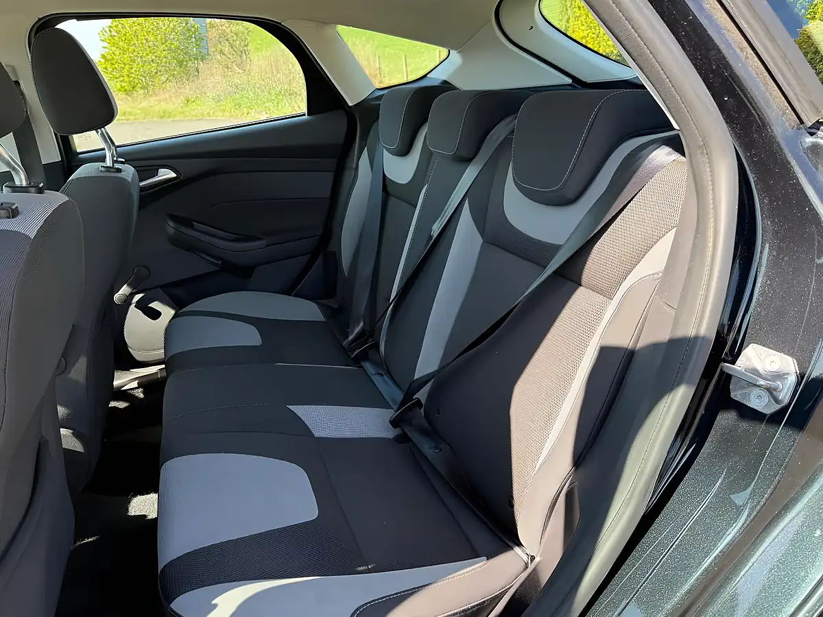 Used 2013 Ford Focus Zetec Black - Interior and Exterior details 17