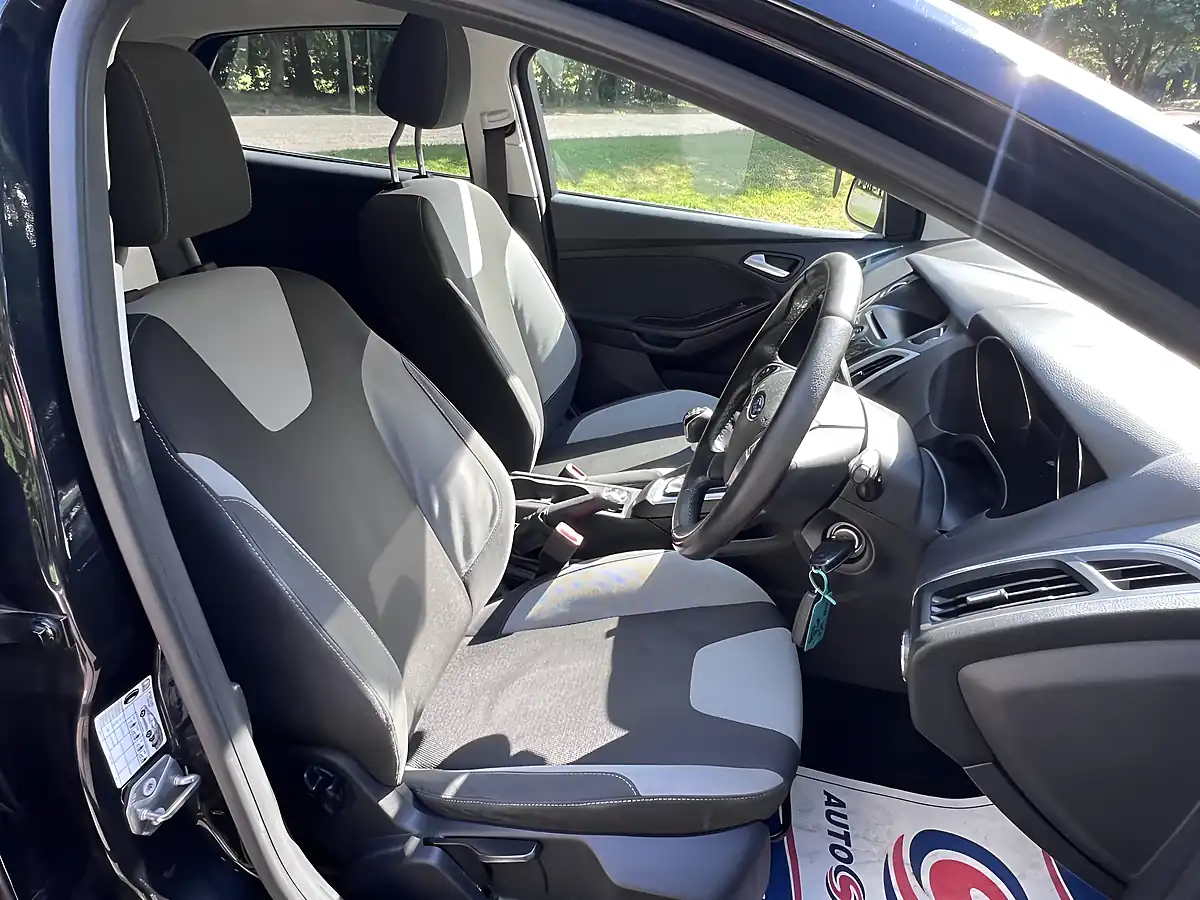 Used 2013 Ford Focus Zetec Black - Interior and Exterior details 12