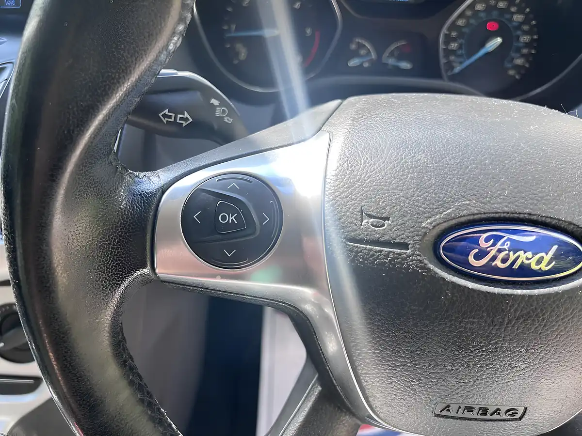 Used 2013 Ford Focus Zetec Black - Interior and Exterior details 13