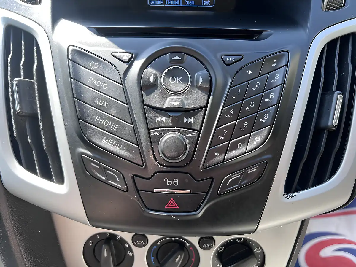 Used 2013 Ford Focus Zetec Black - Interior and Exterior details 15