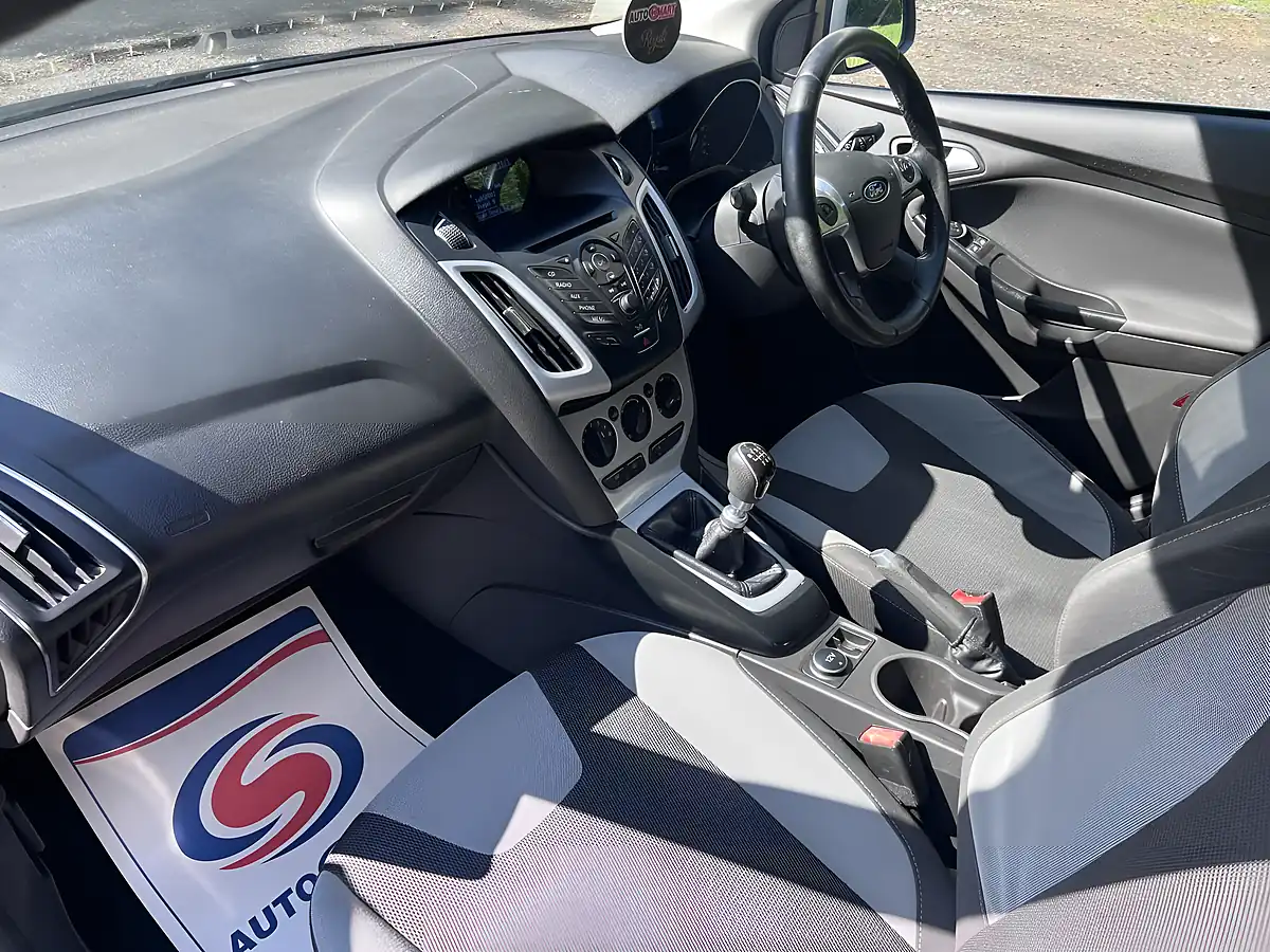 Used 2013 Ford Focus Zetec Black - Interior and Exterior details 18