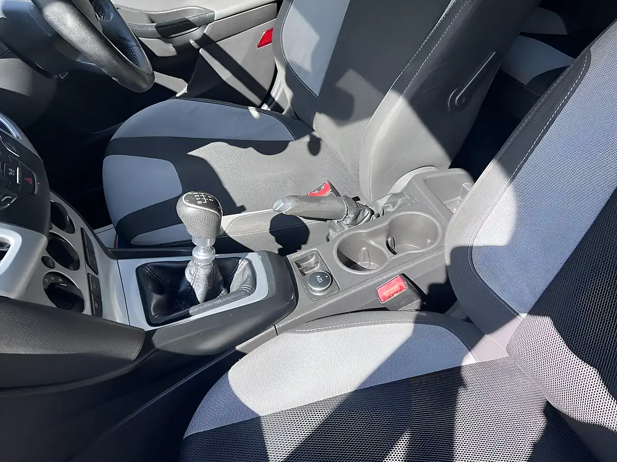 Used 2013 Ford Focus Zetec Black - Interior and Exterior details 19