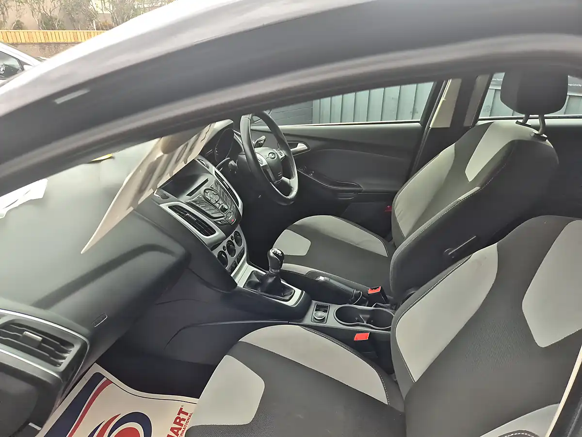 Used 2013 Ford Focus Zetec Black - Interior and Exterior details 10