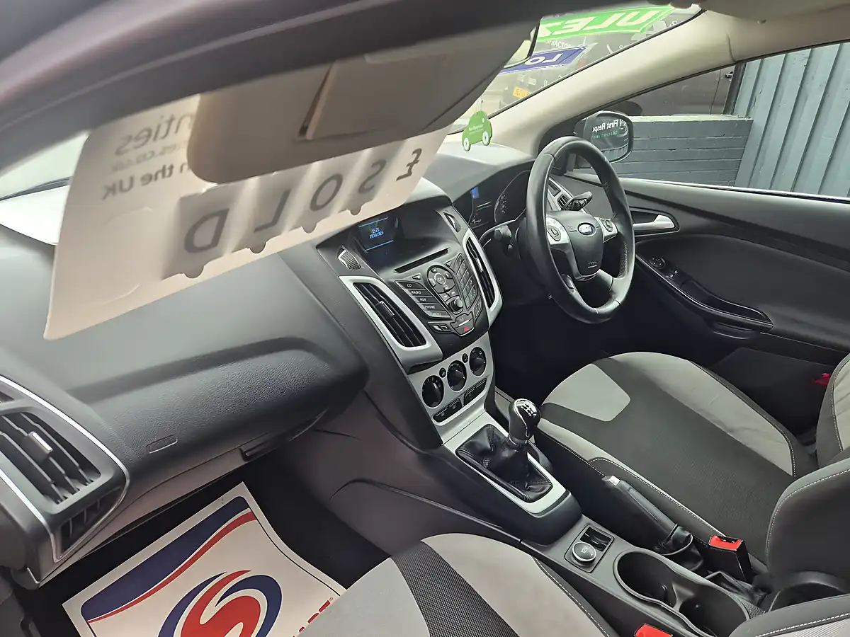 Used 2013 Ford Focus Zetec Black - Interior and Exterior details 11