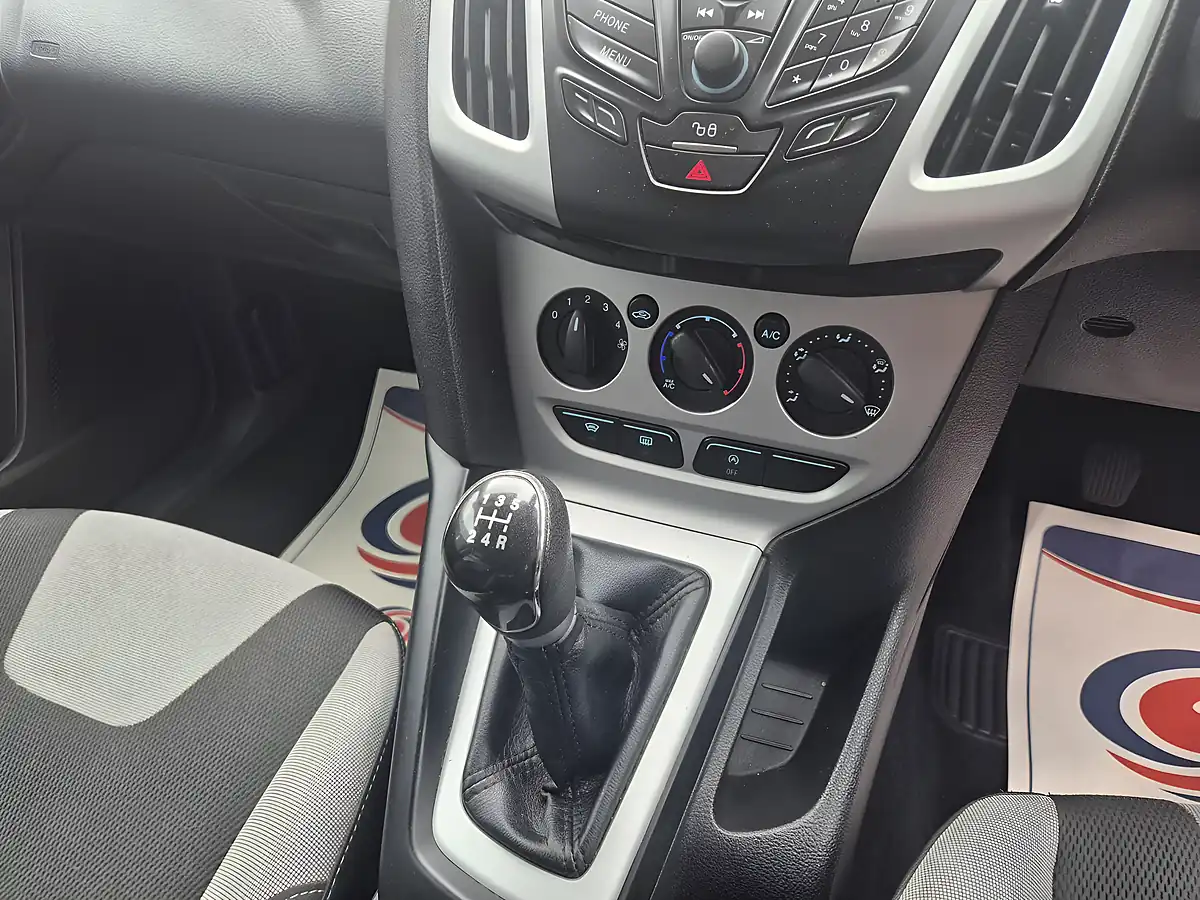 Used 2013 Ford Focus Zetec Black - Interior and Exterior details 12