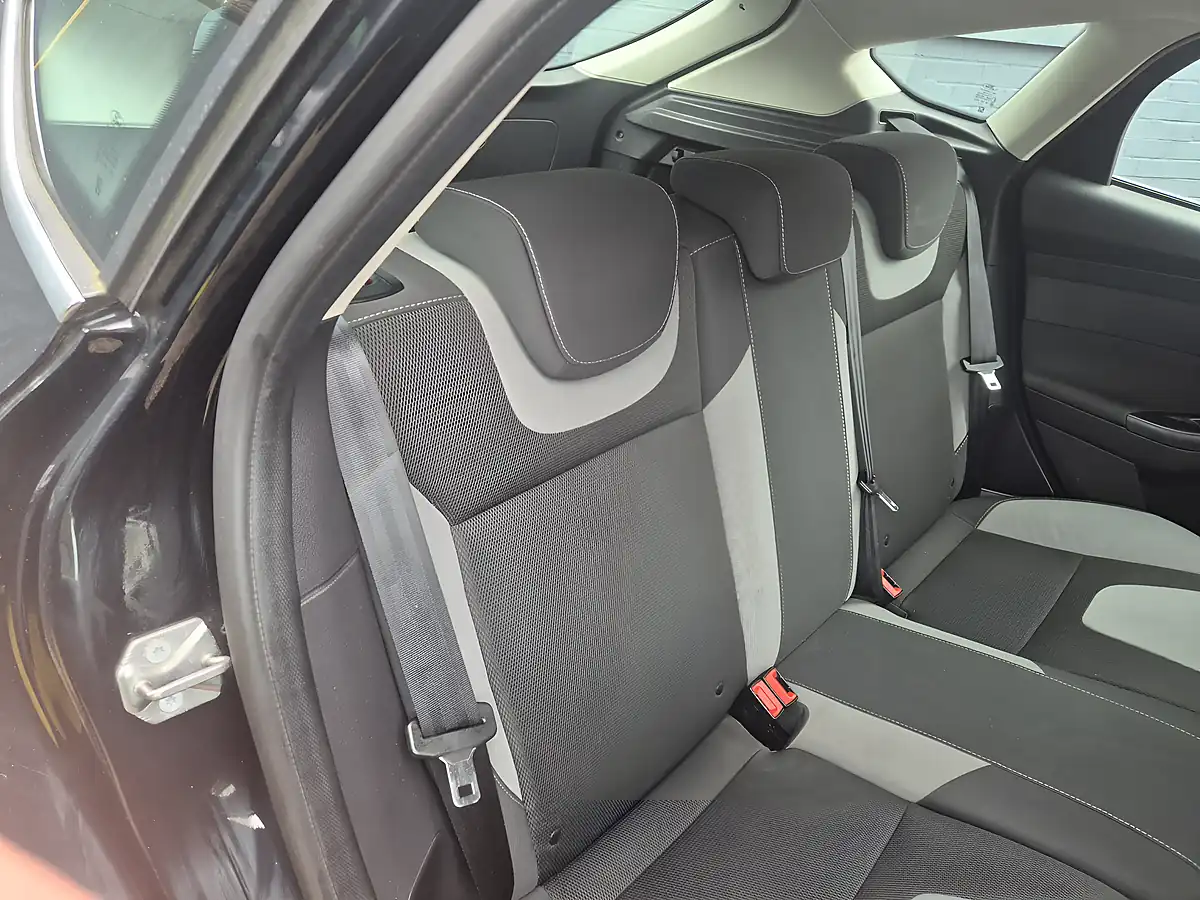 Used 2013 Ford Focus Zetec Black - Interior and Exterior details 13