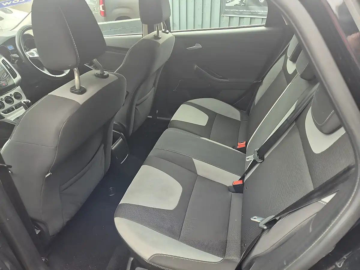 Used 2013 Ford Focus Zetec Black - Interior and Exterior details 14